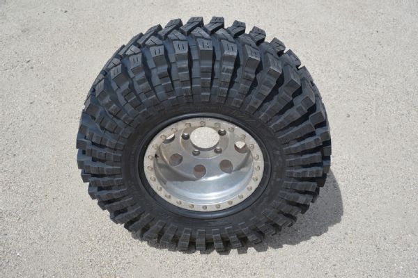 Maxxis M8060 Trepador (2)